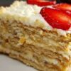Вкусный торт без выпечки с клубникой и бананами: справится даже ребенок