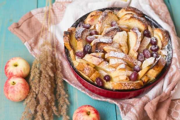 Шарлотка с ранетками