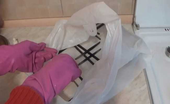У меня решетка на плите всегда как новая